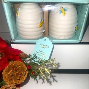 Brand New Honeybee Salt & Pepper Shakers